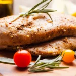gebakken-kipfilet-op-een-grapefruitkussen-een-origineel-recept.webp.webp